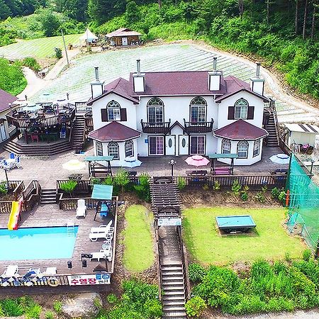 Gold Castle Pension Πιόνγκτσανγκ Εξωτερικό φωτογραφία
