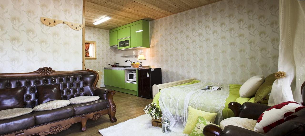 Gold Castle Pension Πιόνγκτσανγκ Εξωτερικό φωτογραφία