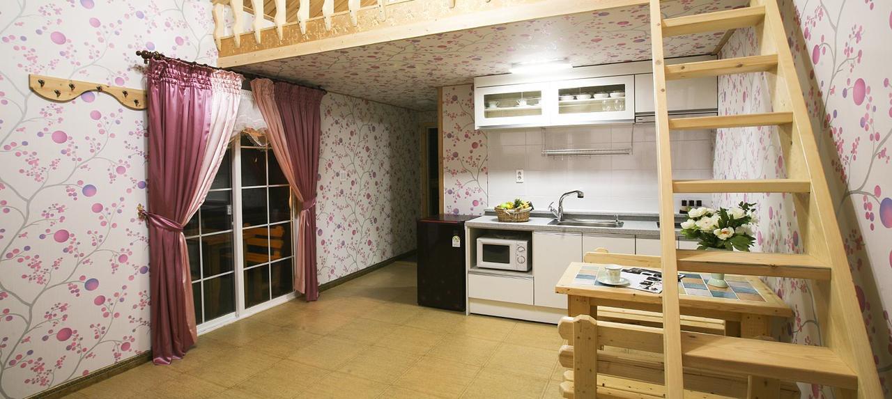 Gold Castle Pension Πιόνγκτσανγκ Εξωτερικό φωτογραφία